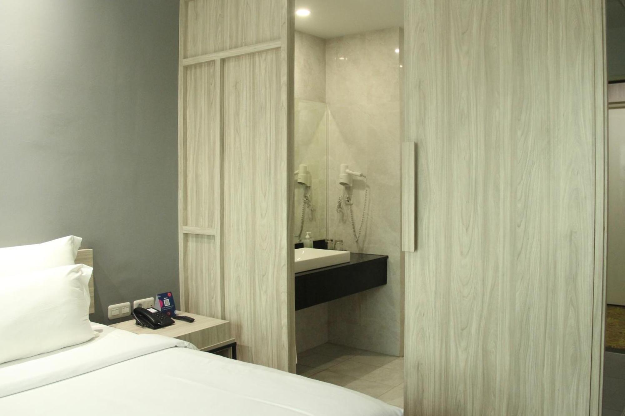 Sparks Life Jakarta, Artotel Curated Exterior photo