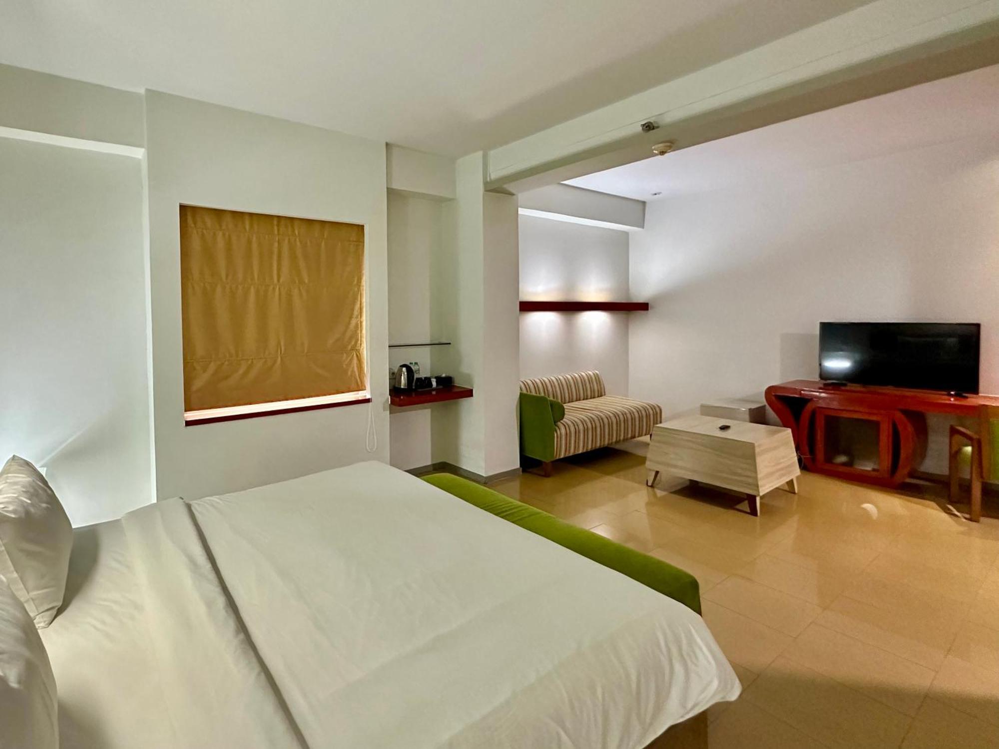 Sparks Life Jakarta, Artotel Curated Exterior photo