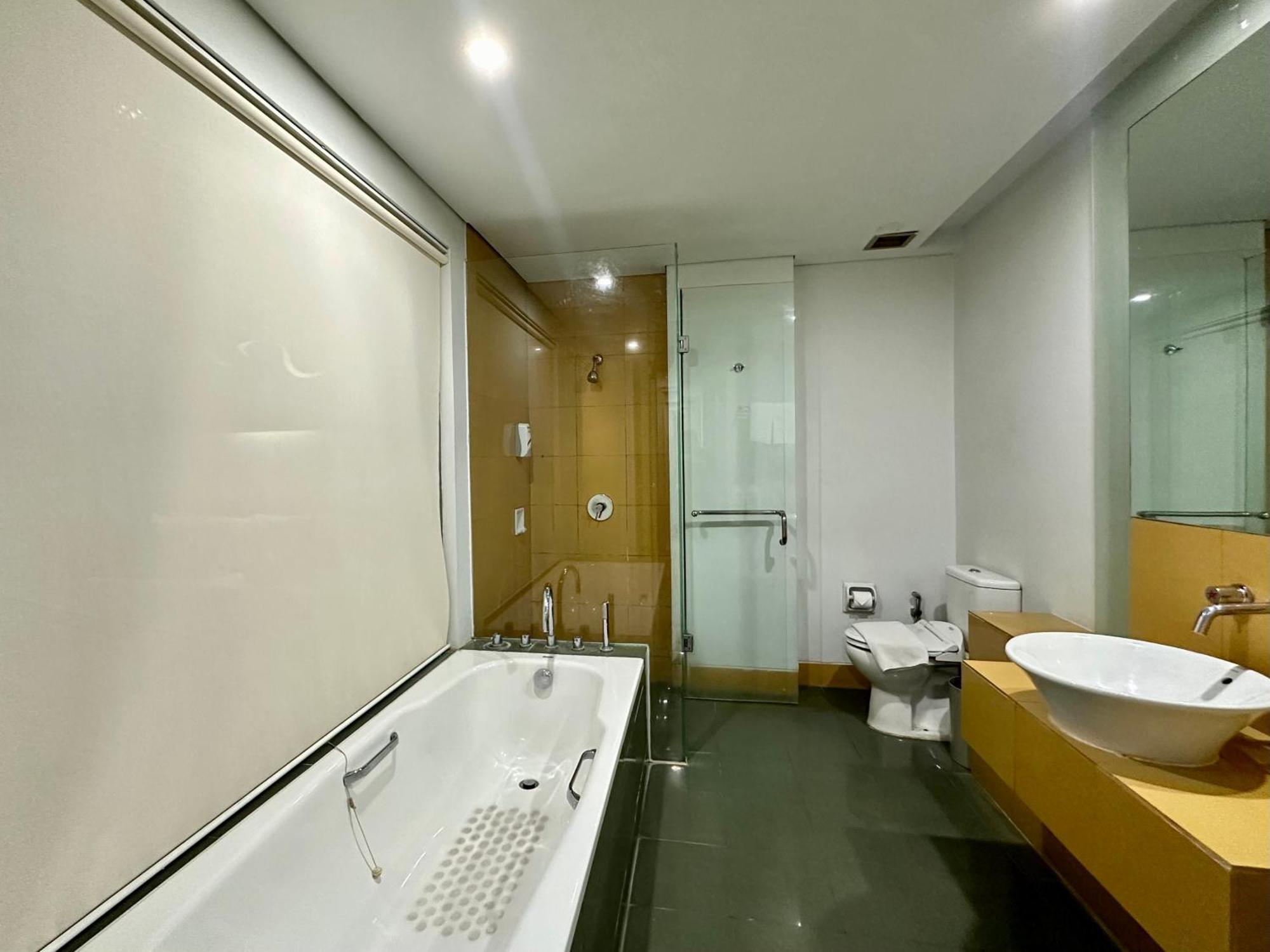 Sparks Life Jakarta, Artotel Curated Exterior photo