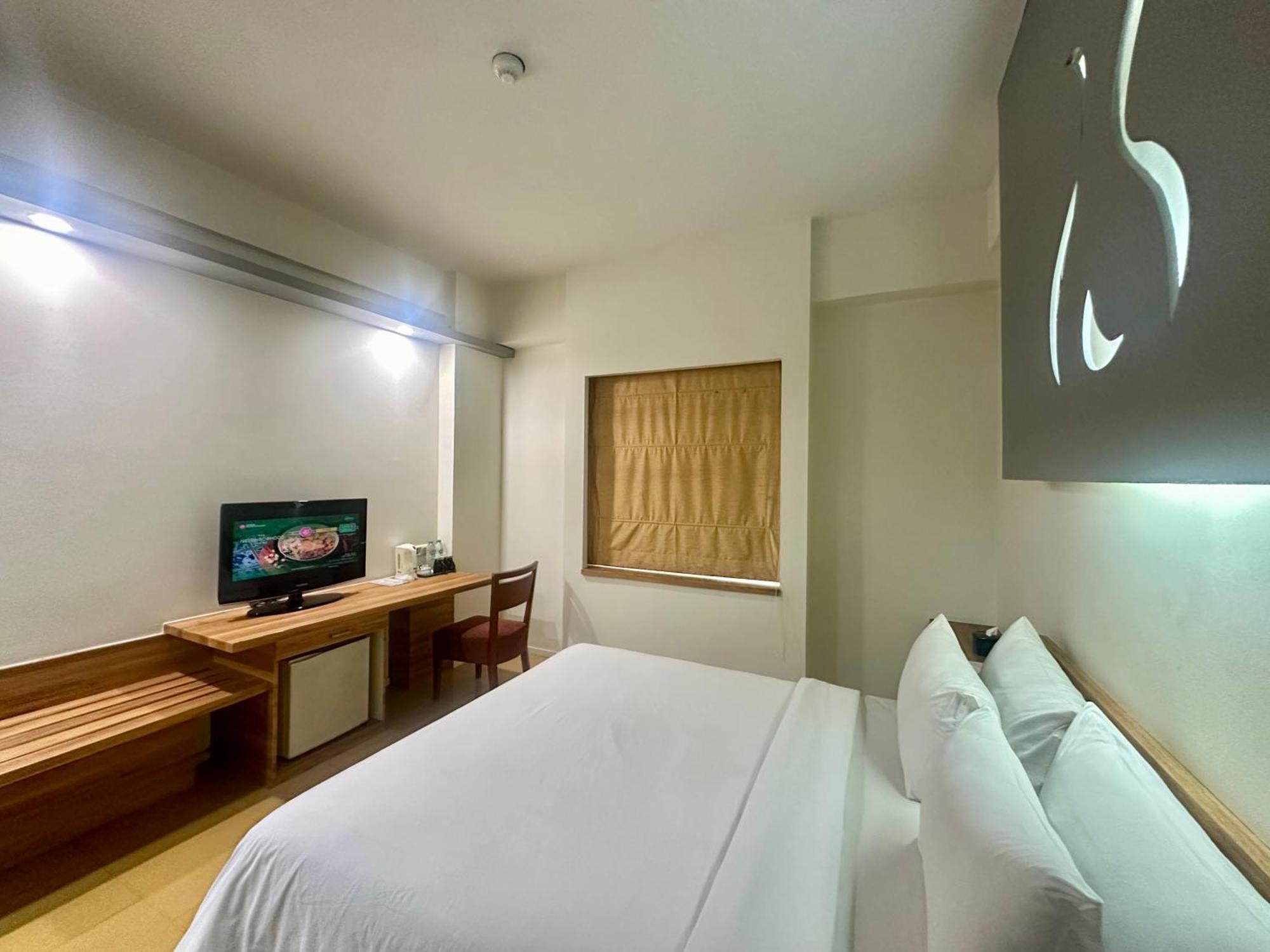 Sparks Life Jakarta, Artotel Curated Exterior photo